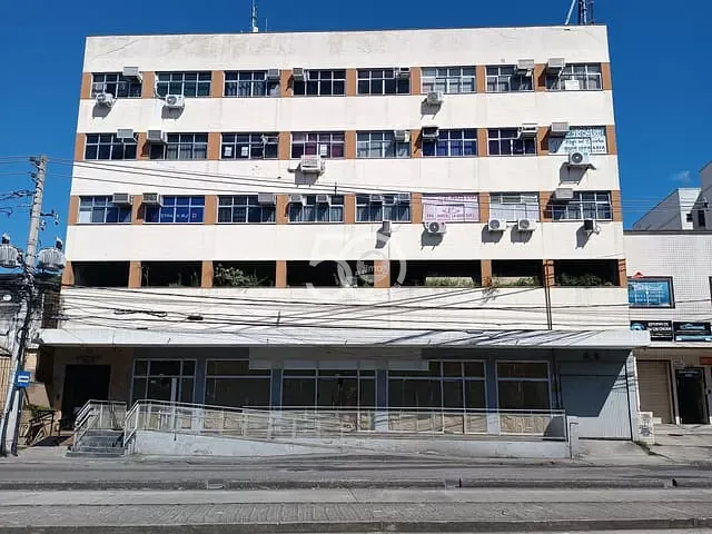 Sala à venda ou para alugar, no bairro Vila Da Penha em Rio de Janeiro