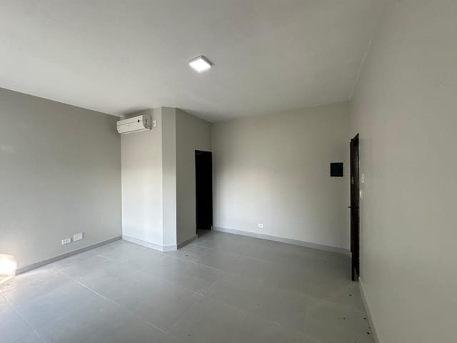 Foto do Sala - Seu Novo Endereço de Sucesso 🏆 Sala Comercial Exclusiva de 26m² com Ar-Condicionado, Á 450m do Metrô Belém! 🚇 | Organização Imobiliária Açores