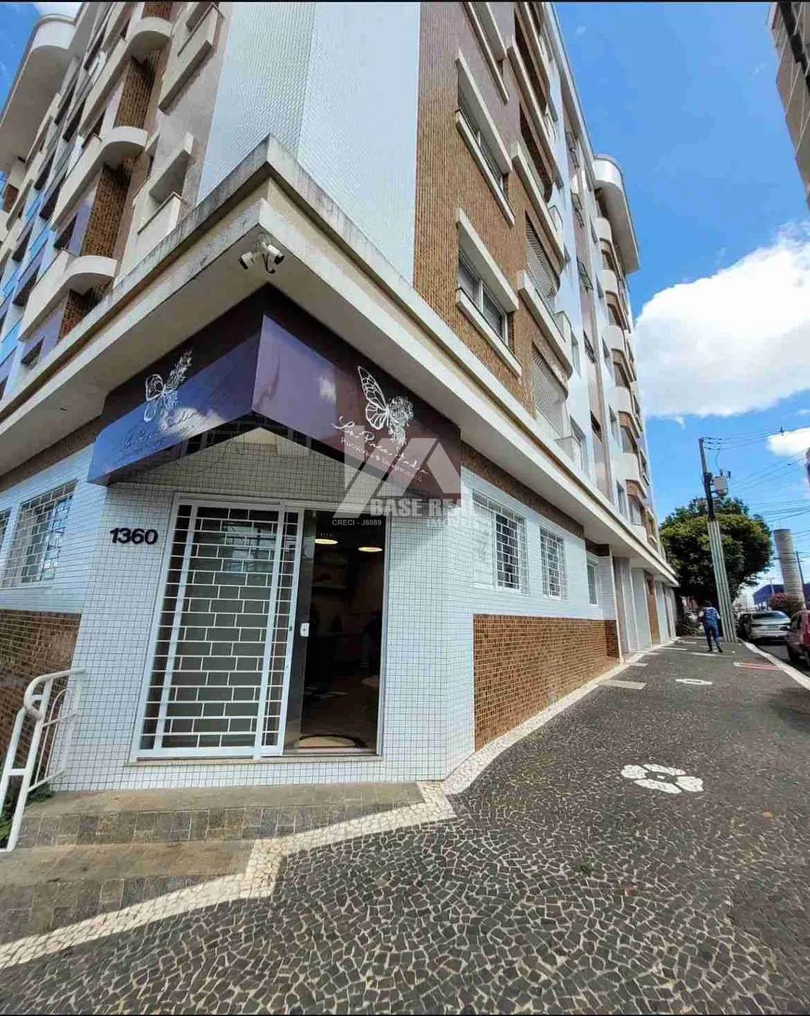 Sala comercial mobiliada á venda no Centro de Ponta Grossa — Centro