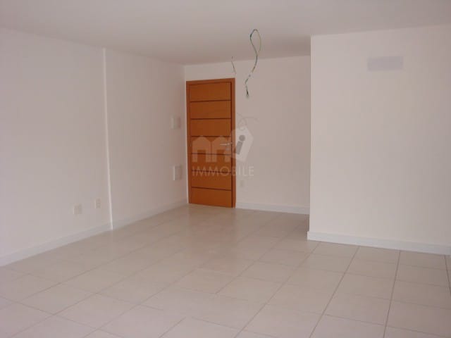 Sala à venda, no bairro Quarteirão Brasileiro em Petrópolis