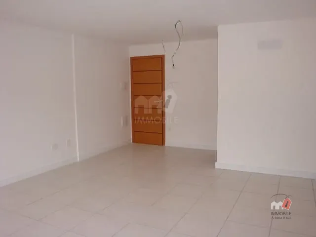 Sala à venda, no bairro Quarteirão Brasileiro em Petrópolis