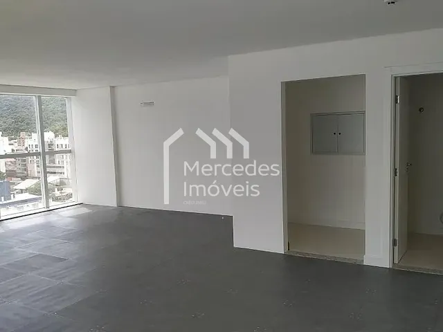 Sala com 100m², à venda, no bairro Centro em Balneário Camboriú
