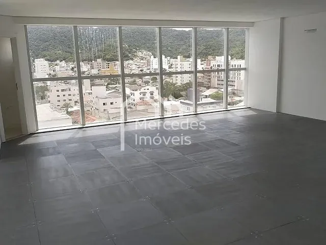 Sala com 100m², à venda, no bairro Centro em Balneário Camboriú