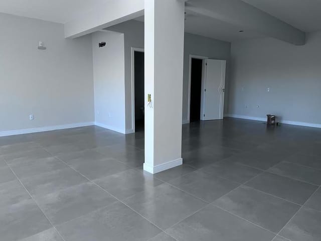 Sala para alugar, no bairro São Judas em Itajaí
