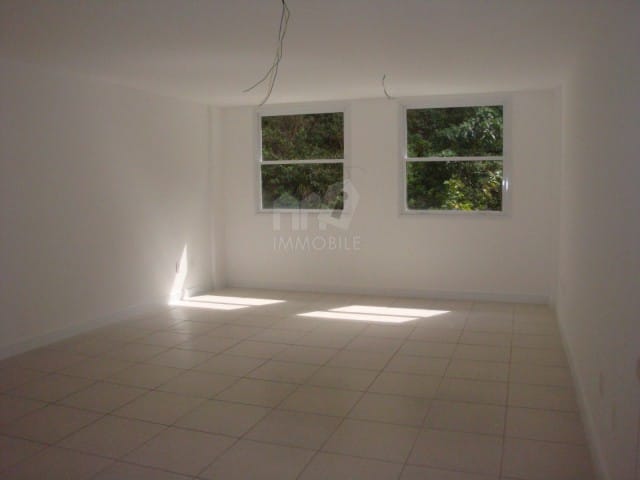 Sala à venda, no bairro Quarteirão Brasileiro em Petrópolis