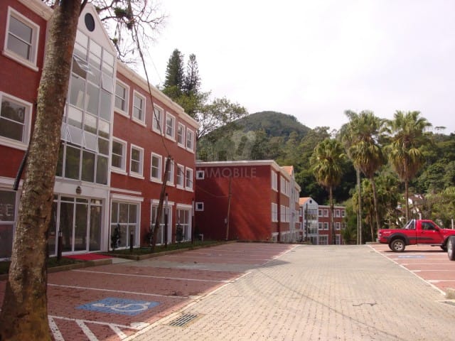 Sala à venda, no bairro Quarteirão Brasileiro em Petrópolis