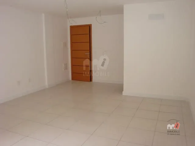 Sala à venda, no bairro Quarteirão Brasileiro em Petrópolis