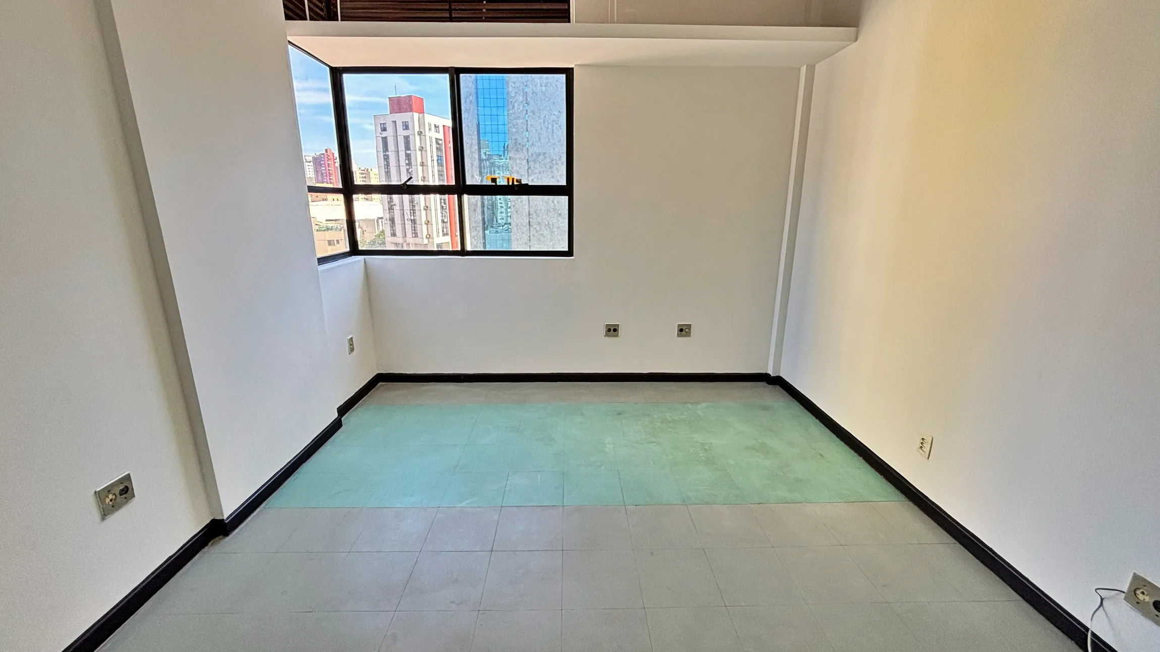 Sala comercial à venda com 20m² e vaga de garagem no Bairro Carmo, Belo Horizonte/MG