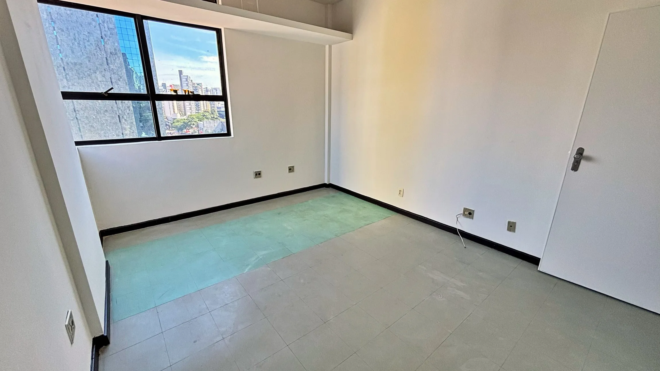 Sala comercial à venda com 20m² e vaga de garagem no Bairro Carmo, Belo Horizonte/MG