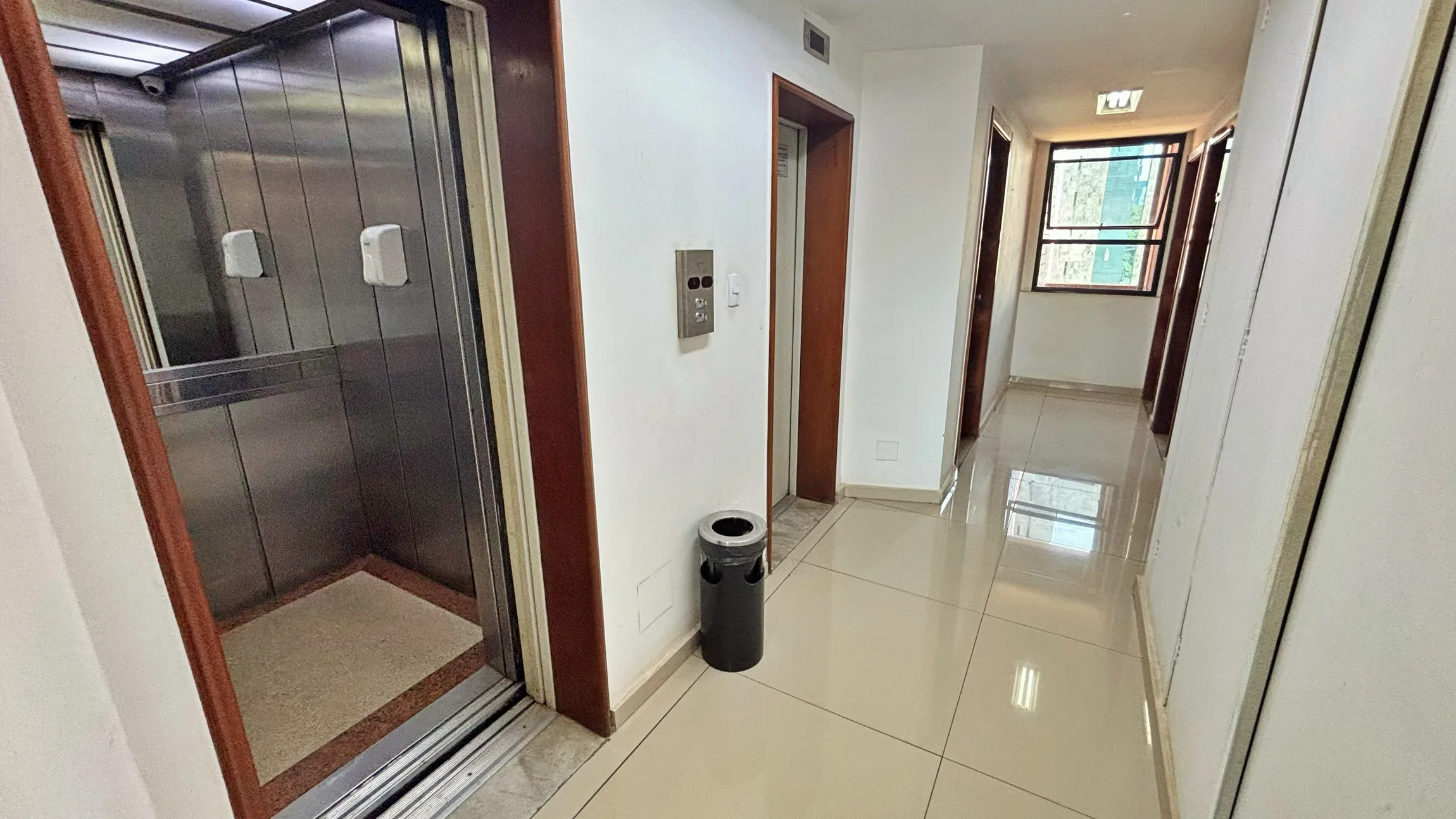 Sala comercial à venda com 20m² e vaga de garagem no Bairro Carmo, Belo Horizonte/MG