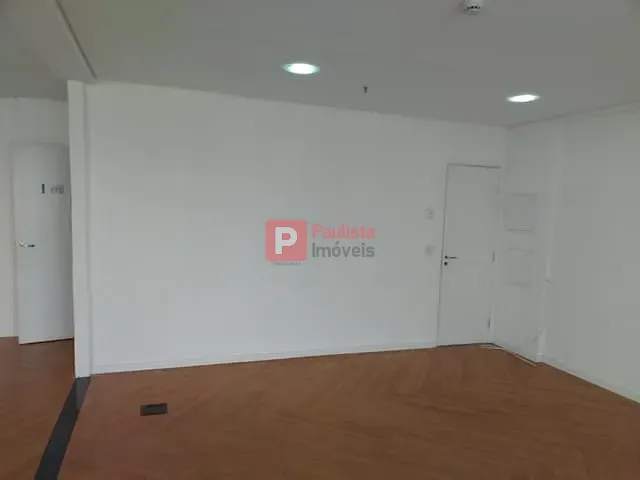 Sala à venda ou para alugar, no bairro Granja Julieta em São Paulo