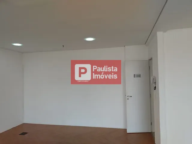 Sala à venda ou para alugar, no bairro Granja Julieta em São Paulo