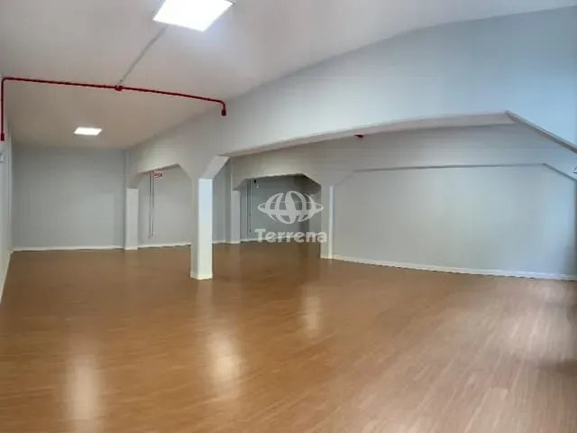Sala com 273m², para alugar, no bairro Centro em Blumenau
