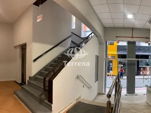 Sala com 273m², para alugar, no bairro Centro em Blumenau