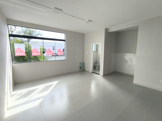 Foto do Sala - SALA COMERCIAL NOVA PARA LOCAÇÃO — PISO SUPERIOR COM FRENTE PARA A DES. CLOTÁRIO PORTUGAL — CENTRO DE APUCARANA, PR | J. Mareze Imóveis Ltda