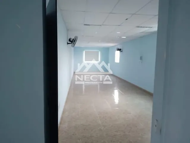 Sala com 80m², para alugar, no bairro Jardim Britânia em Caraguatatuba