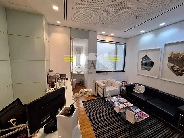 Sala à venda, no bairro Campo Belo em São Paulo