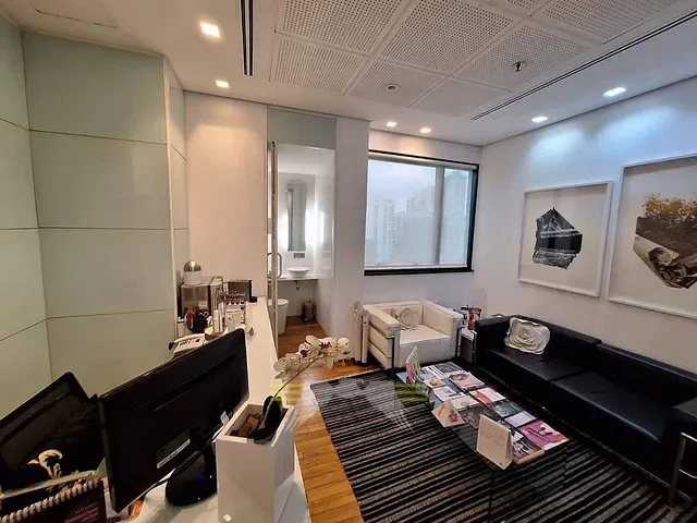 Sala à venda, no bairro Campo Belo em São Paulo