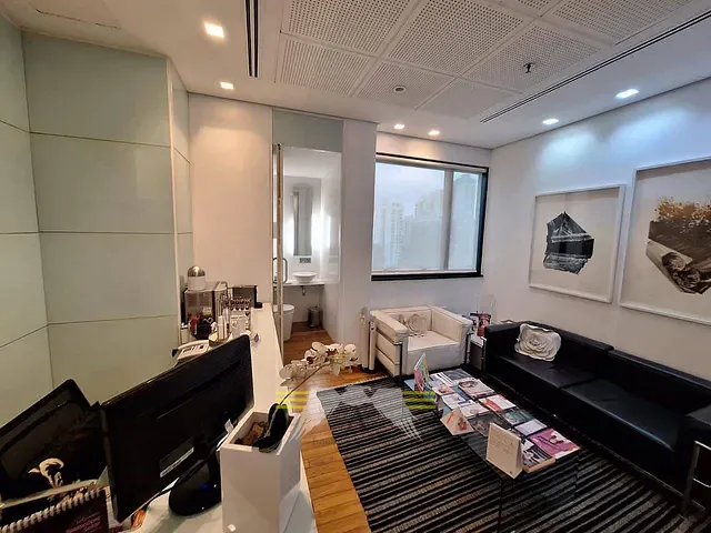 Sala à venda, no bairro Campo Belo em São Paulo