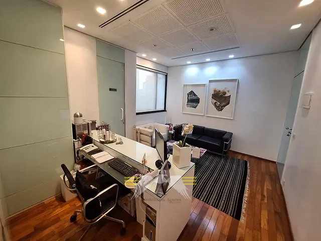 Sala à venda, no bairro Campo Belo em São Paulo
