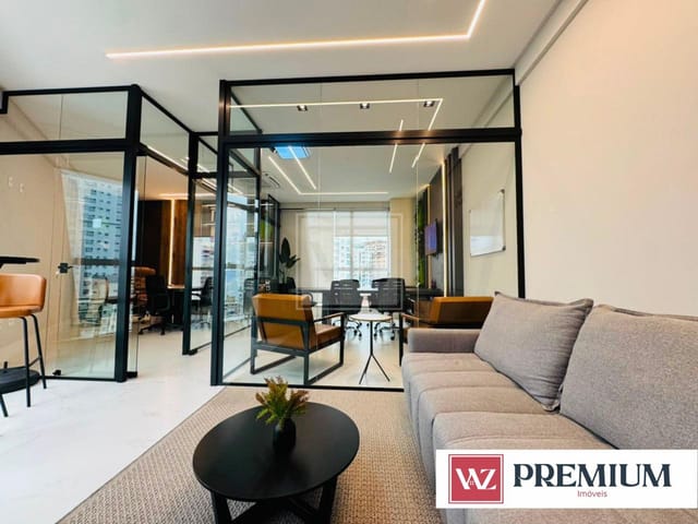 Sala à venda, no bairro Meia Praia em Itapema