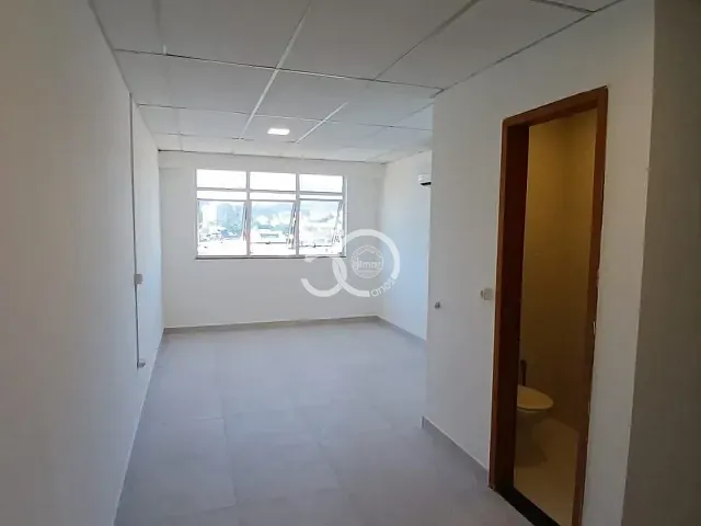 Sala com 25m², para alugar, no bairro Taquara em Rio de Janeiro