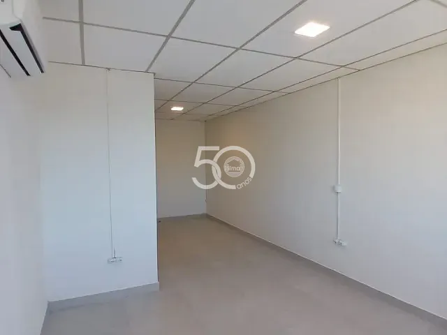 Sala com 25m², para alugar, no bairro Taquara em Rio de Janeiro
