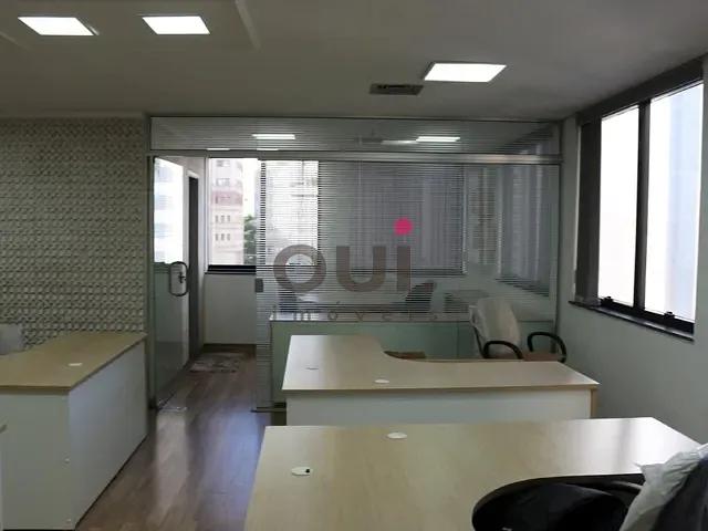 Sala à venda, no bairro Itaim Bibi em São Paulo