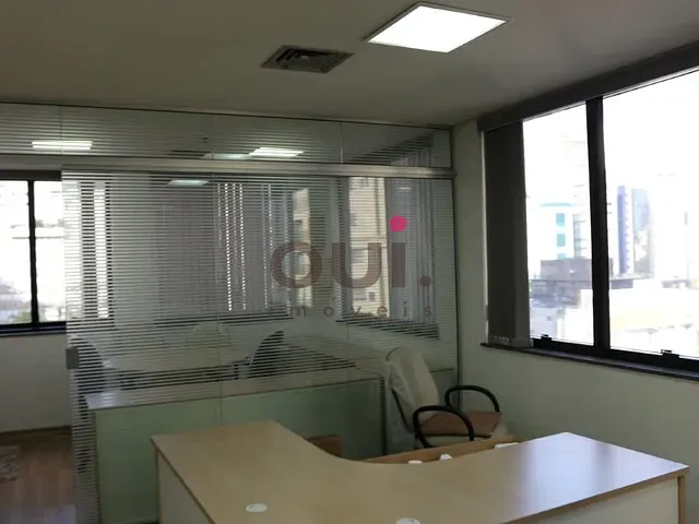 Sala à venda, no bairro Itaim Bibi em São Paulo