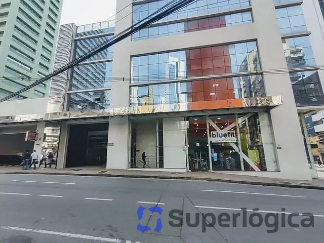 Sala com 84m², à venda, no bairro Centro em Curitiba