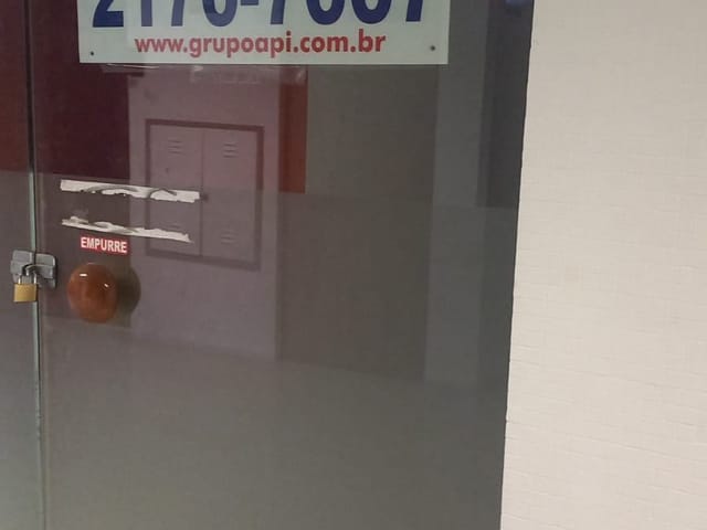 Foto do Sala - Oportunidade! Sala Comercial Reformada na Santa Clara, Copacabana – Pronta para uso, conforto e  localização privilegiada. | GrupoApi