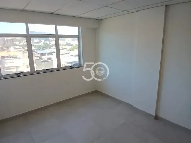 Sala com 25m², para alugar, no bairro Taquara em Rio de Janeiro