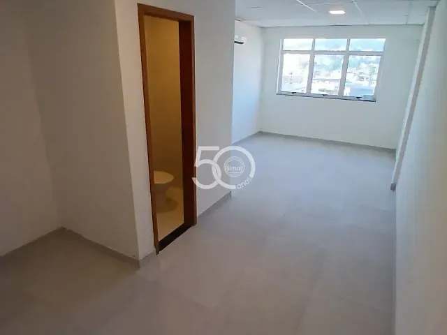Sala com 25m², para alugar, no bairro Taquara em Rio de Janeiro