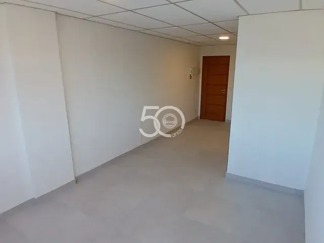Sala com 25m², para alugar, no bairro Taquara em Rio de Janeiro