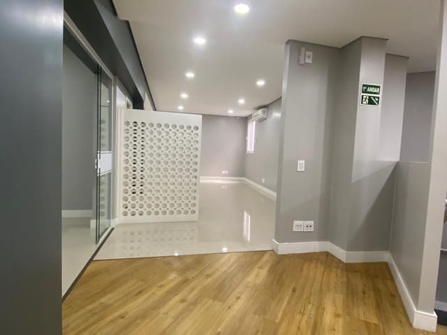 Sala à venda, no bairro Sagrada Família em Caxias do Sul