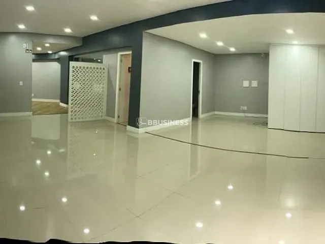 Sala à venda, no bairro Sagrada Família em Caxias do Sul