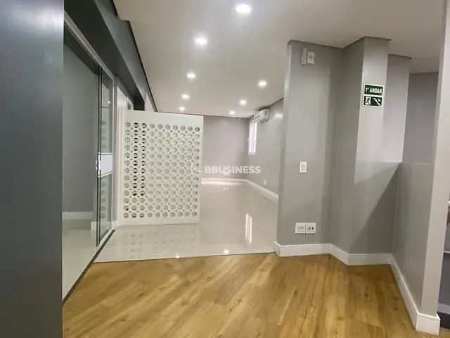 Sala à venda, no bairro Sagrada Família em Caxias do Sul