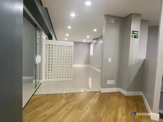 Sala à venda, no bairro Sagrada Família em Caxias do Sul