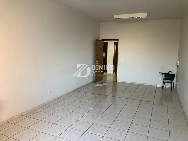 Sala para alugar, no bairro São Benedito em Uberaba