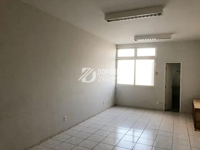 Sala para alugar, no bairro São Benedito em Uberaba