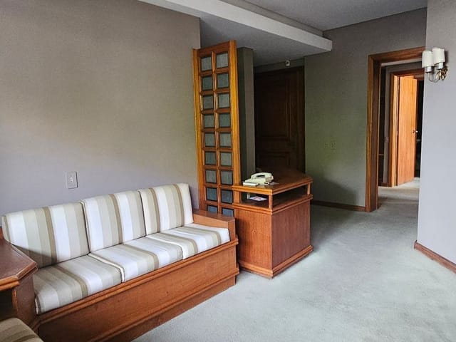Sala à venda, no bairro Higienópolis em Porto Alegre