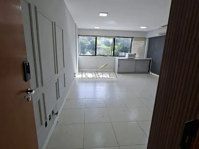 Sala à venda ou para alugar, no bairro Jardim do Lago em Bragança Paulista