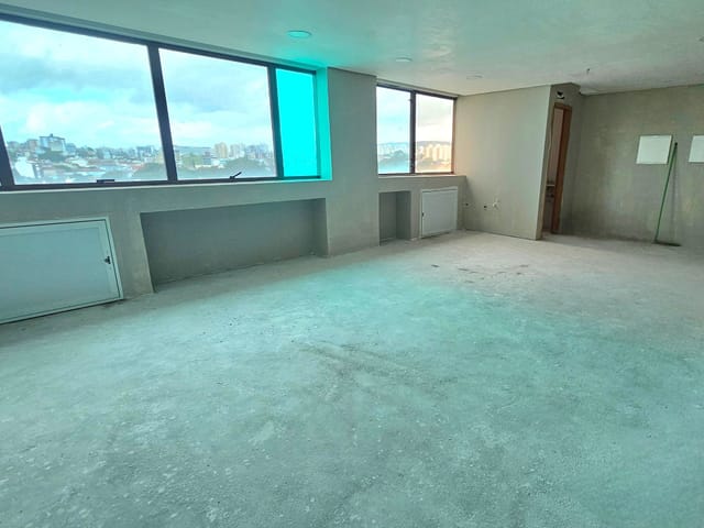 Sala à venda, no bairro Santa Maria Goretti em Porto Alegre