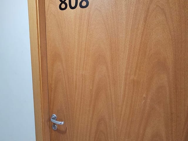 Sala à venda, no bairro Santa Maria Goretti em Porto Alegre