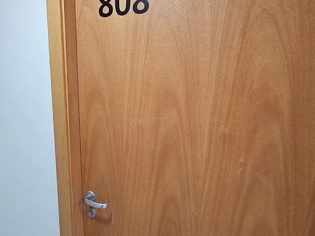Sala à venda, no bairro Santa Maria Goretti em Porto Alegre