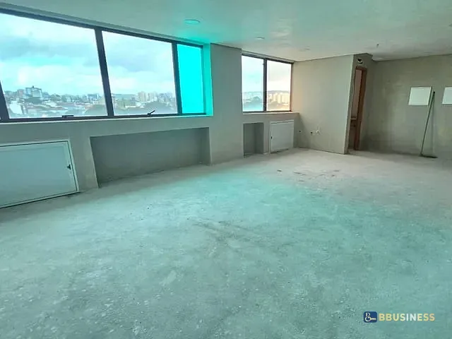 Sala à venda, no bairro Santa Maria Goretti em Porto Alegre