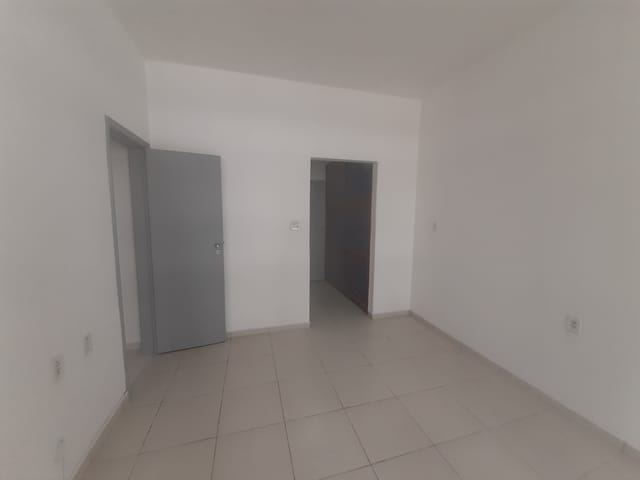 Foto do Sala - Ótima sala comercial para locação localizada na Rua Siqueira Campos no coração de Copacabana – Próximo ao metrô e vários comércios. | GrupoApi