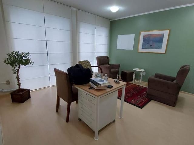 Sala à venda, no bairro Petrópolis em Porto Alegre