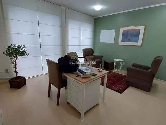 Sala à venda, no bairro Petrópolis em Porto Alegre