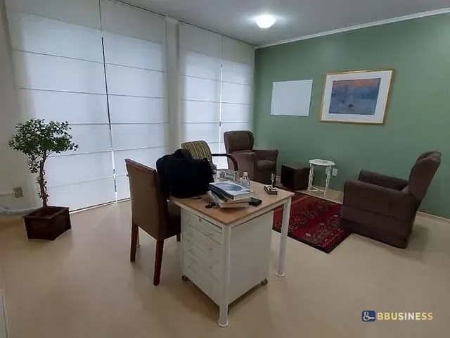 Sala à venda, no bairro Petrópolis em Porto Alegre